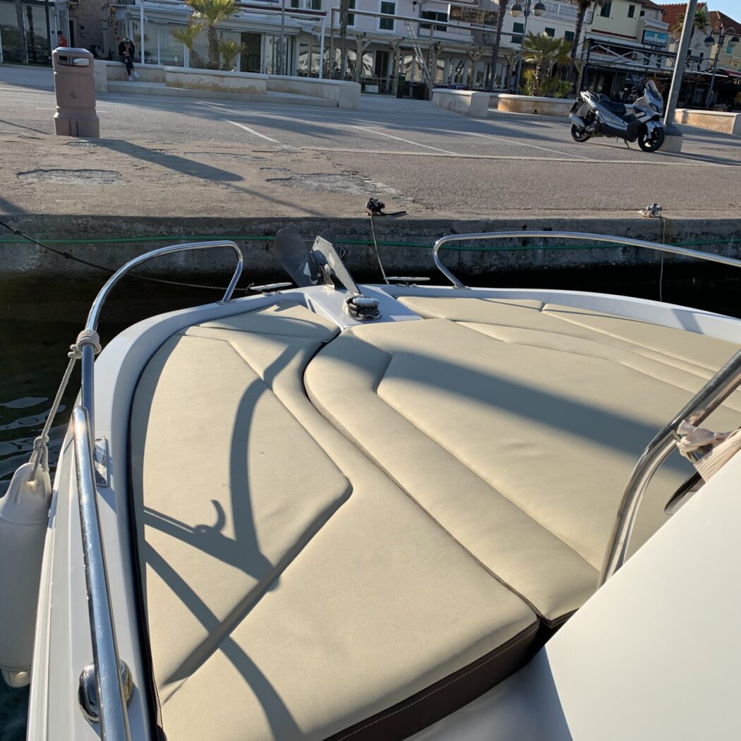 Najam Beneteau Flyer 6.6 Sundeck Vodice